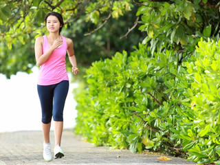 Đi bộ 25 phút mỗi ngày giảm nguy cơ tử vong vì ung thư