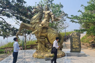 Cơ quan văn hoá khảo sát tượng Hưng Đạo Vương Trần Quốc Tuấn ở Vũng Tàu  