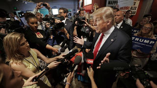 Tổng thống Trump tiếp tục căng thẳng với báo giới Mỹ