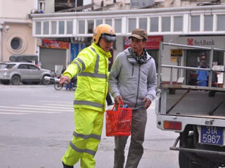 Ngày đầu áp dụng xử phạt người đi bộ vi phạm luật giao thông: Chủ yếu là nhắc nhở