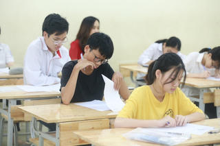 Tuyển bổ sung lớp 10 công lập Hà Nội: Điểm chuẩn hạ sâu nhất tới 6,5