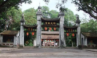 Bảng tên, hoành phi, đối liễn trong chùa: Sẽ sử dụng tiếng Việt