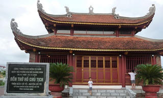 Ngôi đền thiêng trên đảo Cô Tô