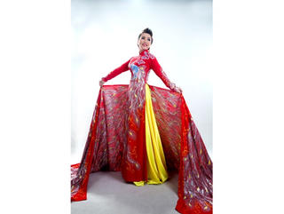 Hoa hậu Hồng Nhung bất ngờ ngồi ‘ghế nóng’