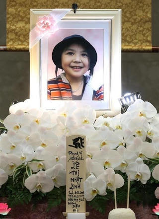 Thắt lòng tiễn biệt bé Nhật Linh