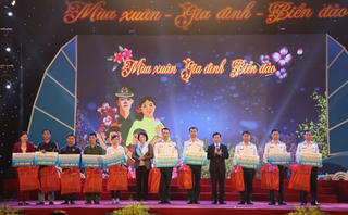 Mùa Xuân- Gia đình- Biển đảo
