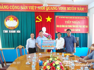 Nhiều tấm lòng sẻ chia với người dân Khánh Hòa bị thiệt hại do bão
