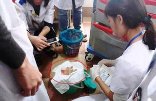 Chủ quán phở bị chém đứt bàn tay vì mâu thuẫn với người lái xe ôm