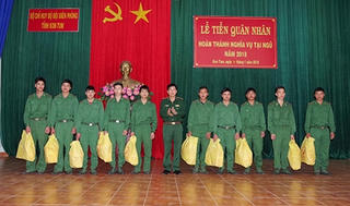 Kon Tum: Tiễn quân nhân hoàn thành nghĩa vụ quân sự trở về địa phương