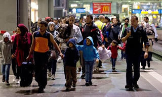 Đức bất ngờ muốn giảm lượng người tị nạn vào châu Âu