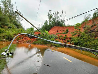 Quảng Nam: Sạt lở nghiêm trọng trên đường cao tốc và ĐT 618