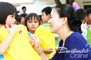 Thắp lên ngọn lửa niềm tin cho học sinh hiếu học