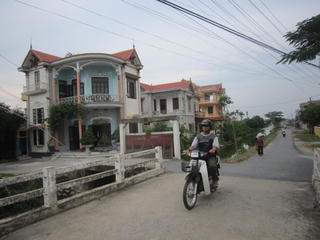 Nông thôn mới và những khóm tre bị bật gốc