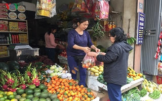 [ẢNH] Người dân tấp nập sắm đồ lễ cúng rằm tháng Giêng