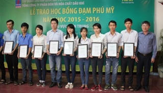 Trao học bổng cho con em kiểm ngư, cảnh sát biển