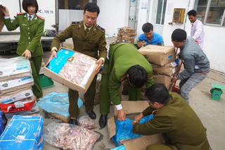 Tiêu hủy hàng tấn thuốc tân dược, thực phẩm chức năng hết hạn