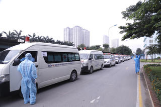 Bệnh viện K di chuyển 500 người bệnh, người nhà đến khu cách ly tập trung để đảm bảo giãn cách
