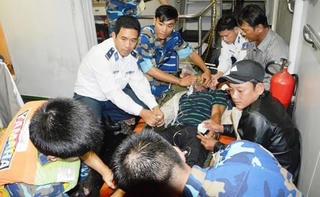 Cảnh sát biển cứu ngư dân bị nạn ở Cù Lao Chàm