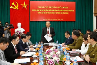 Phó Thủ tướng Trương Hòa Bình thăm và làm việc tại Tổng cục Quản lý thị trường