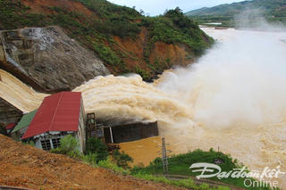 Hà Tĩnh: Hàng nghìn hộ dân bị ngập lụt