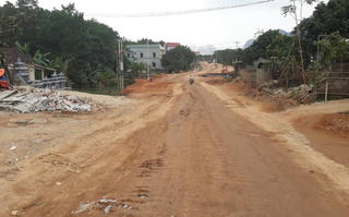 Hòa Bình: Người dân khổ sở đủ đường vì dự án cải tạo đường tỉnh lộ 438