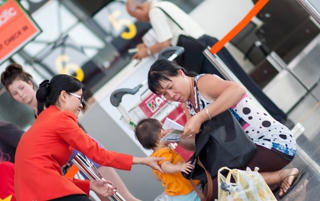 Jetstar Pacific ưu tiên thủ tục bay cho gia đình có trẻ em và người cao tuổi