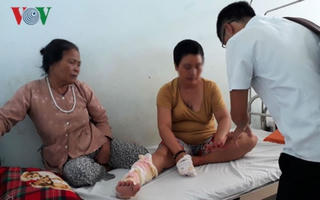 Bất cẩn để xăng bén lửa, hai vợ chồng bị bỏng nặng