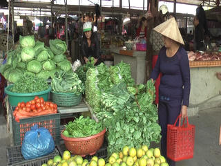 Khuyến khích phụ nữ xách làn đi chợ