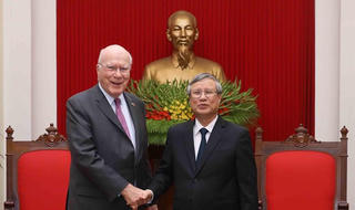 Thường trực Ban Bí thư Trần Quốc Vượng tiếp Đoàn Thượng viện Hoa Kỳ