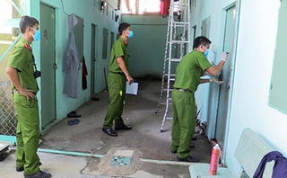 Sát hại người yêu rồi khóa cửa tẩu thoát