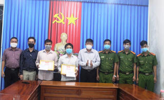 Quảng Nam: Khen thưởng hai công dân bắt đối tượng 'đi mua vàng rồi cướp'