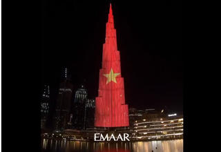 Tháp cao nhất thế giới thắp sáng cờ Việt Nam mừng quốc khánh