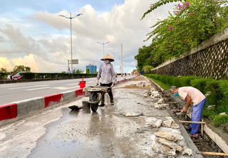 Quảng Ninh: Thi công phân luồng phương tiện qua cầu Bãi Cháy