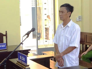 Chồng sàm sỡ dâm ô học sinh của vợ