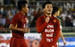 Văn Toàn có thể bị FIFA phạt vì in thông điệp trên áo