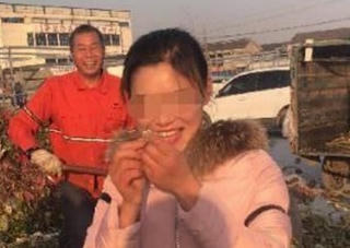 Trung Quốc: Bới 13 tấn rác, tìm được vật quý 380 triệu đồng