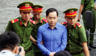 Đại gia Vũ ‘nhôm’ ra tòa vụ Ngân hàng Đông Á