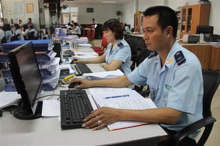 Từ 1/4, doanh nghiệp không dùng tiền mặt thanh toán thủ tục hải quan