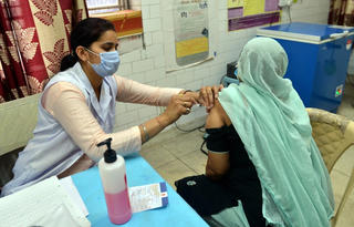Ấn Độ vượt ngưỡng tiêm 1 tỷ liều vaccine ngừa Covid-19