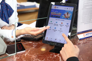 'Săn' tệp khách hàng riêng biệt, LienVietPostBank tăng tốc số hóa, chạy đua bán lẻ 