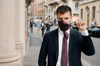 Cà vạt kiêm khẩu trang sành điệu tại Italy