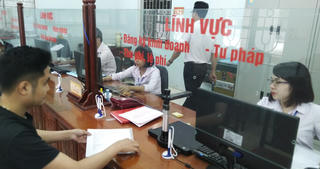 Phát huy dân chủ từ giám sát cải cách hành chính