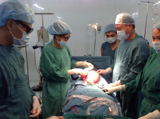 Phẫu thuật thành công khối u nặng 4kg