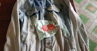 Nhặt được 2 chỉ vàng trong quần áo cứu trợ, người đàn ông nghèo xin trả lại