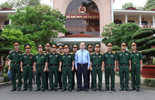 BẢN TIN MẶT TRẬN: Chủ tịch Nguyễn Thiện Nhân thăm, chúc mừng Sư đoàn Bộ binh 9