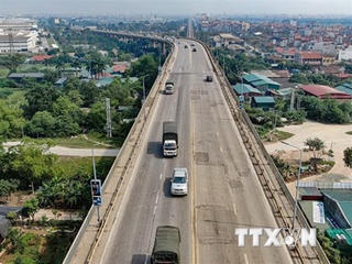 Thảm thử bêtông siêu tính năng sửa chữa cầu Thăng Long từ chiều 23/9