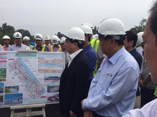Phó Thủ tướng Trịnh Đình Dũng thị sát tuyến cao tốc Đà Nẵng - Quảng Ngãi