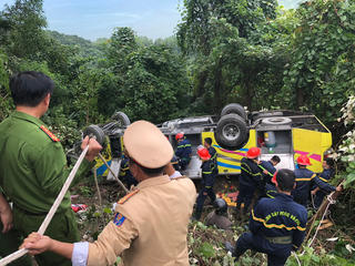 TNGT nghiêm trọng trên đèo Hải Vân: 21 sinh viên thương vong