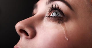 Thiết bị cảm ứng có thể theo dõi sức khoẻ qua nước mắt