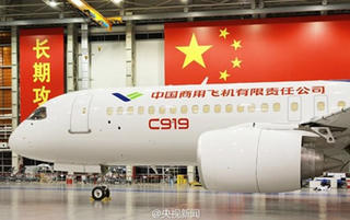 Trung Quốc lần đầu tiên chế tạo thành công máy bay dân dụng cỡ lớn